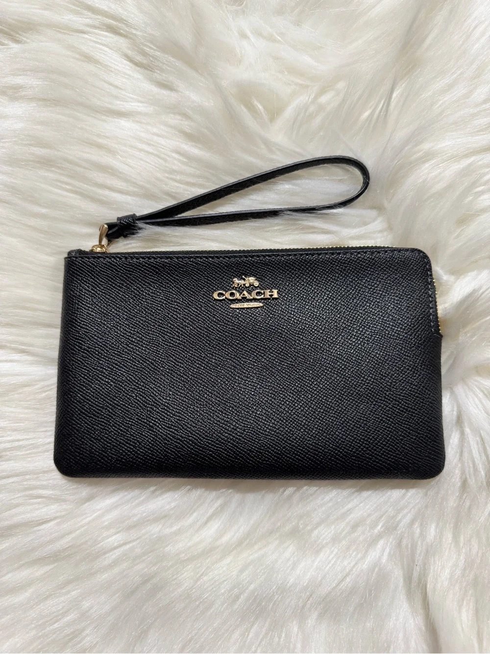Coach || Large Corner Zip Wristlet